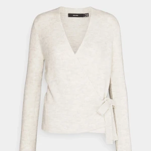 Stickad tröja med knyte - Fin stickad tröja som är använd typ 3 ggr. Köpt för 329kr och är slutsåld i alla storlekar