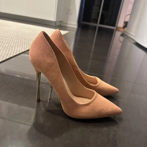 Klackar asos - Aldrig använda helt nya 