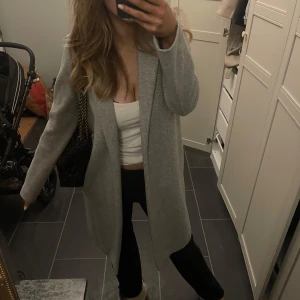 Grå kappa från zara  - Grå kappa från zara 