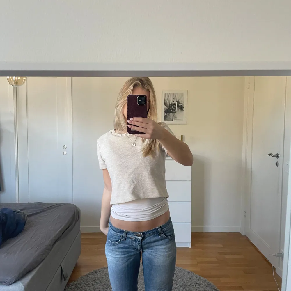 Så fin stickad tshirt från zara💕. T-shirts.