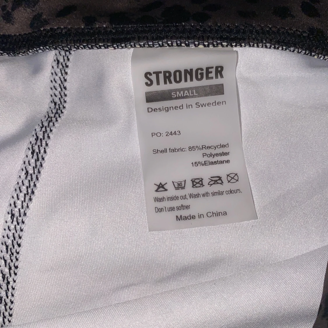 Leopardmönstrade leggings från Stronger - 1