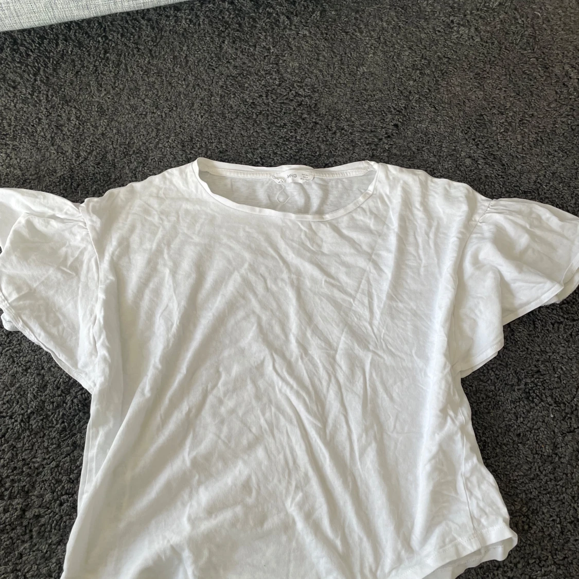 Vit t-shirt med puffärmar