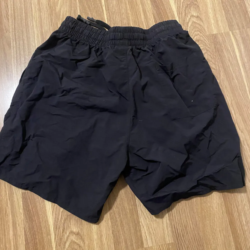 Coola unika adidas shorts köpta på en adidas outlet. Storlek s. Shorts.