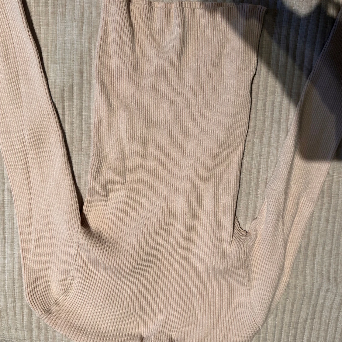 Beige ribbad polotröja - 90