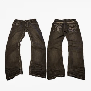 Kayden.K jeans - Tvääär feta kayden.k jeans holy macaroni 😍 sitter bootcut/baggy 🤓dessa är sviiiin rare aint letting go for cheap 🤑🤑kom dm om du undrar något 🤞🤞skicka prisförslag 🙏