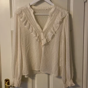 Zara blus - Fin vit blus från zara