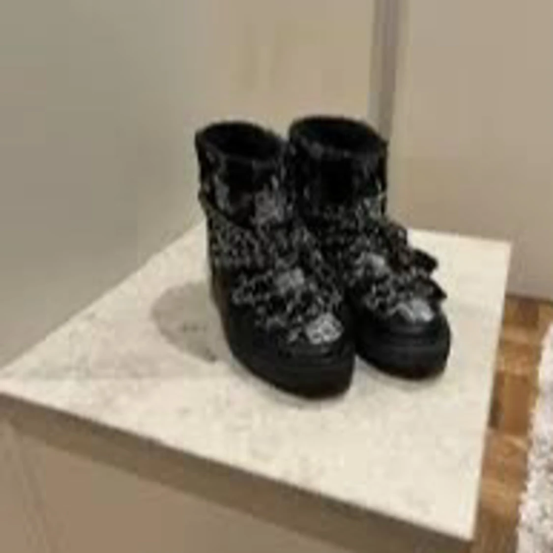 Svarta boots från Inuikii - 1