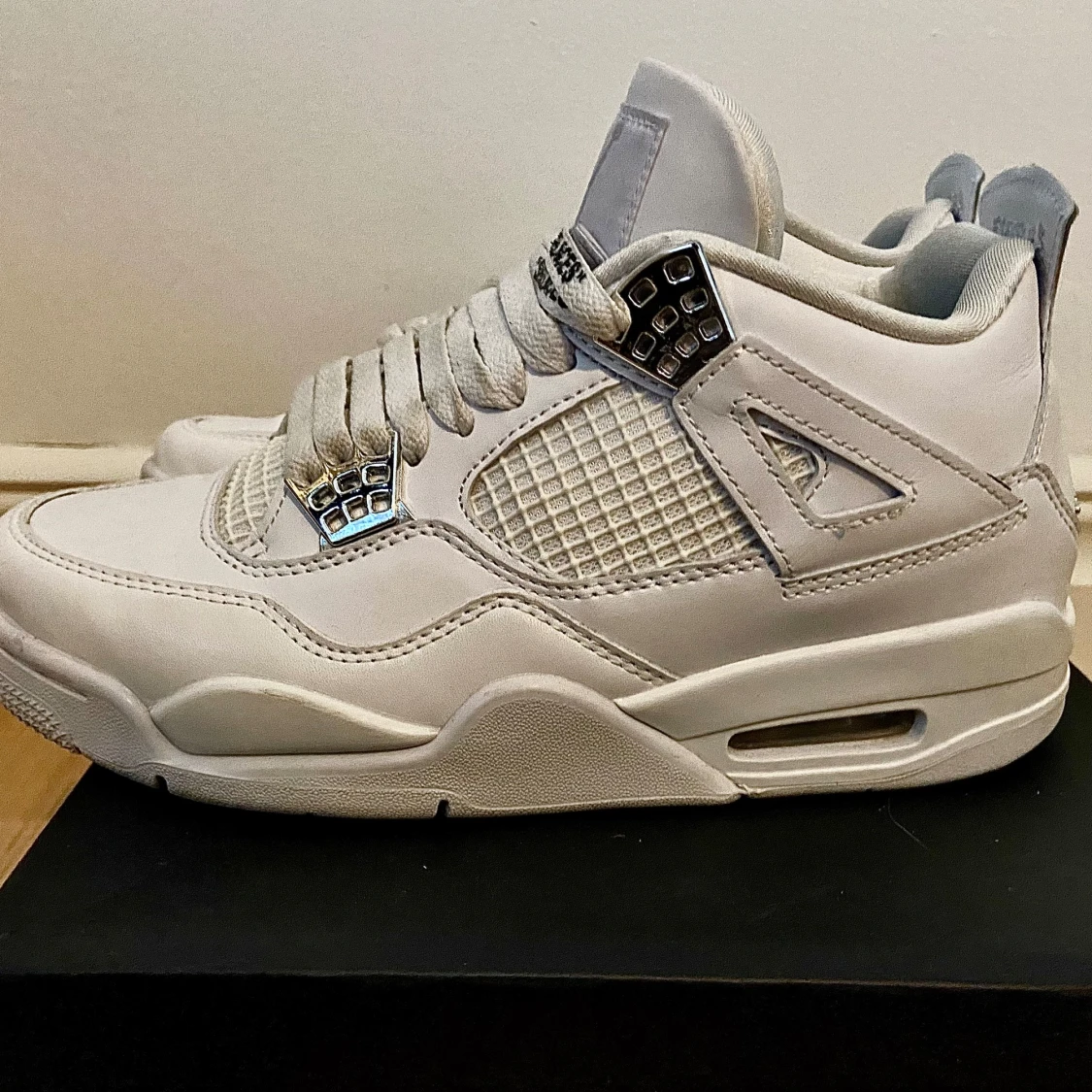 Jordan 4’s - 90