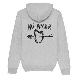 Mi Amor hoodie - Hoodie från Mira Paris i färgen grå med text bak. Tröjan är tjock och perfekt nu på vintern eller med en kjol på sommaren. Dom två sissta bilderna är mina egna bilder. Köpt för 1600kr