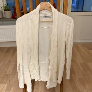 Vit kofta - Vit kofta, från Ullared, inga defekter