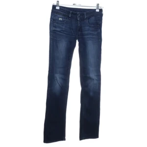 Mörkblå low waist jeans  - Snygga mörkblå jeans från G-Star RAW med en klassisk design. De har en rak passform och är tillverkade i demin.