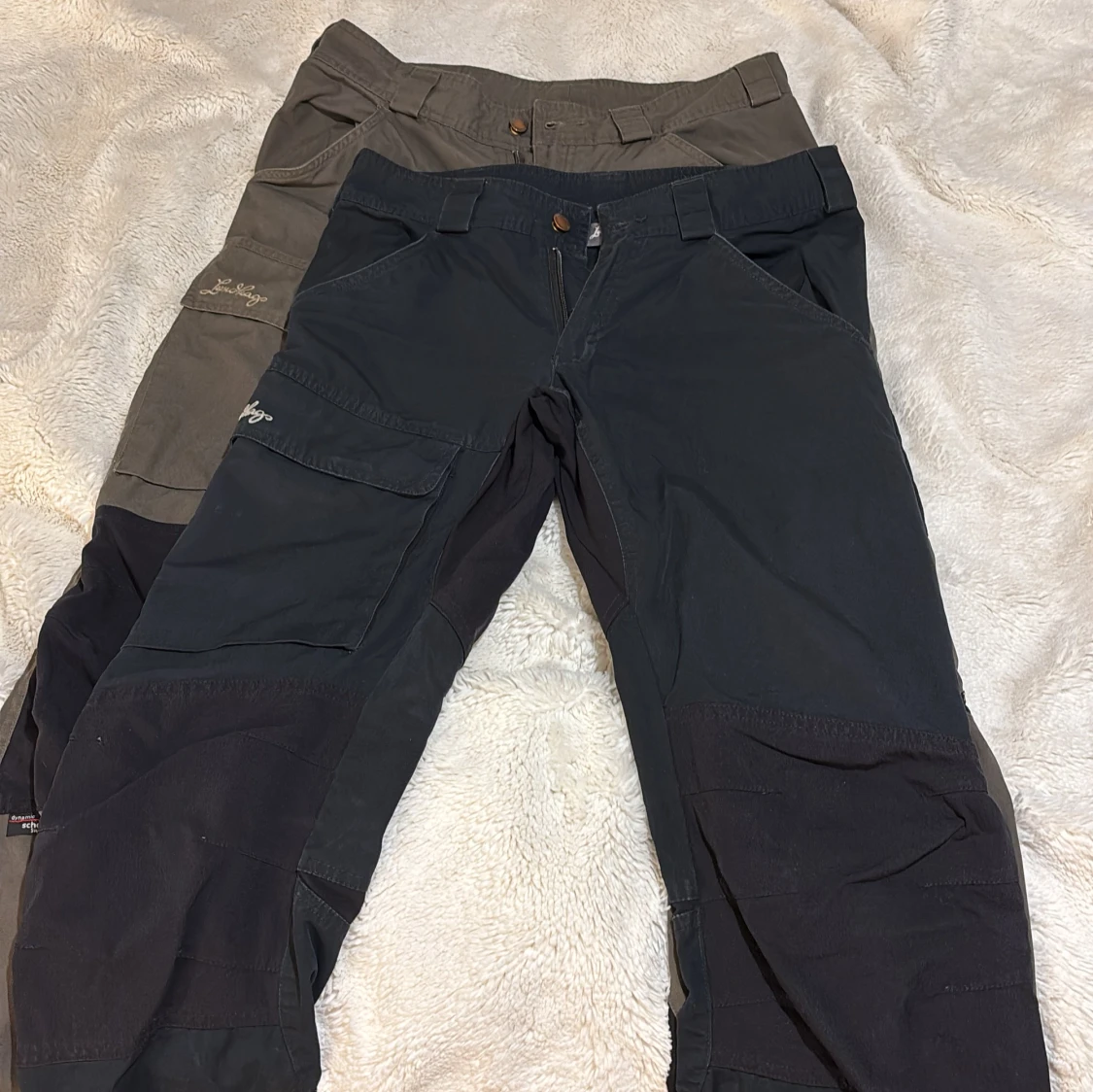 Friluftsbyxor i svart och brunt/grön