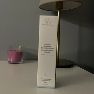 B-Hydra Intensive Hydration Serum - Fick denna i julklapp då jag redan har den priset kan absolut diskuteras! Helt oöppnad aldrig öppnat eller använt.