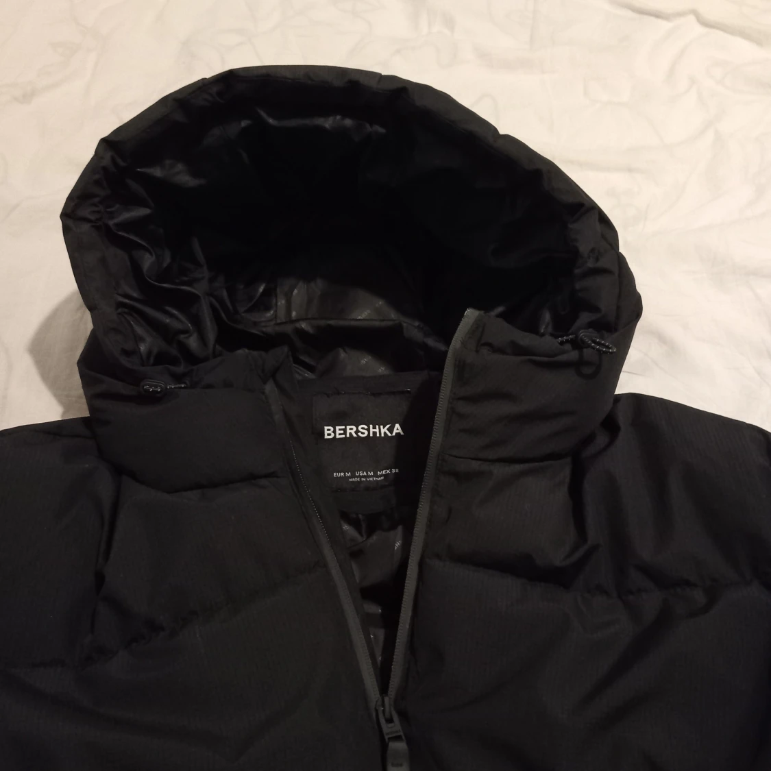 Svart pufferjacka från Bershka - 92