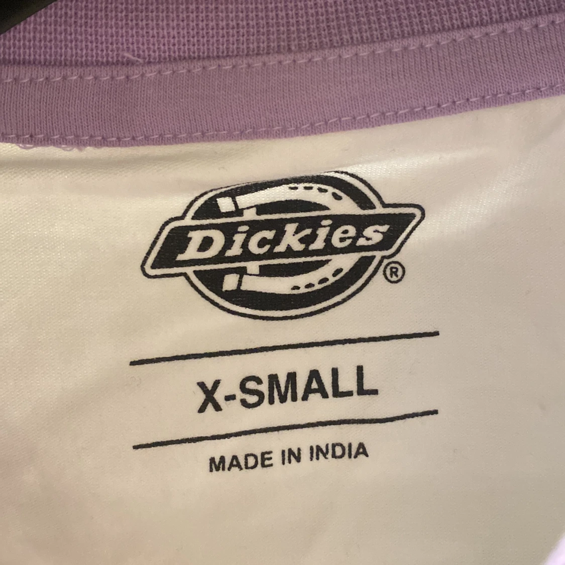 Vit och lila t-shirt från Dickies - 91