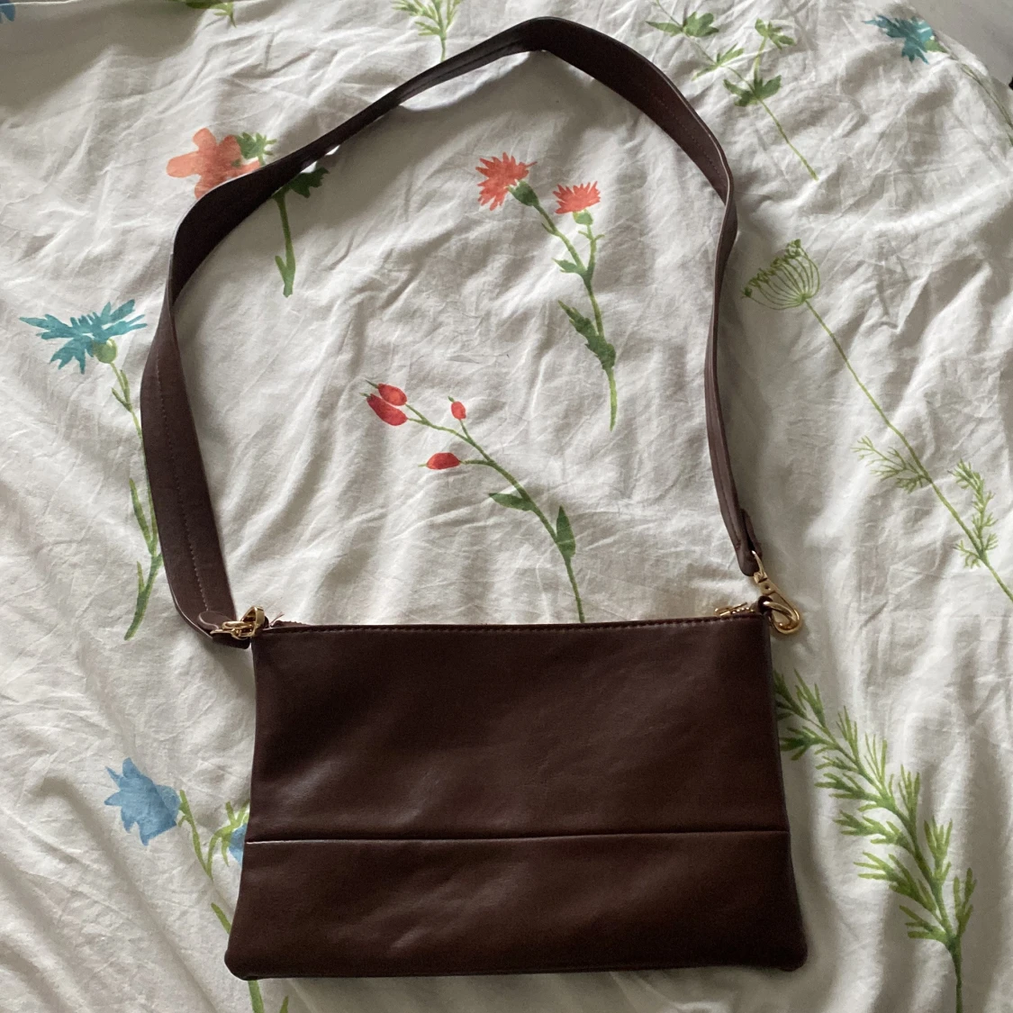 Brun axelväska i skinn - 90
