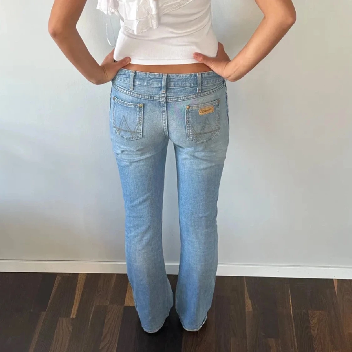 Ljusblå bootcut jeans - 90