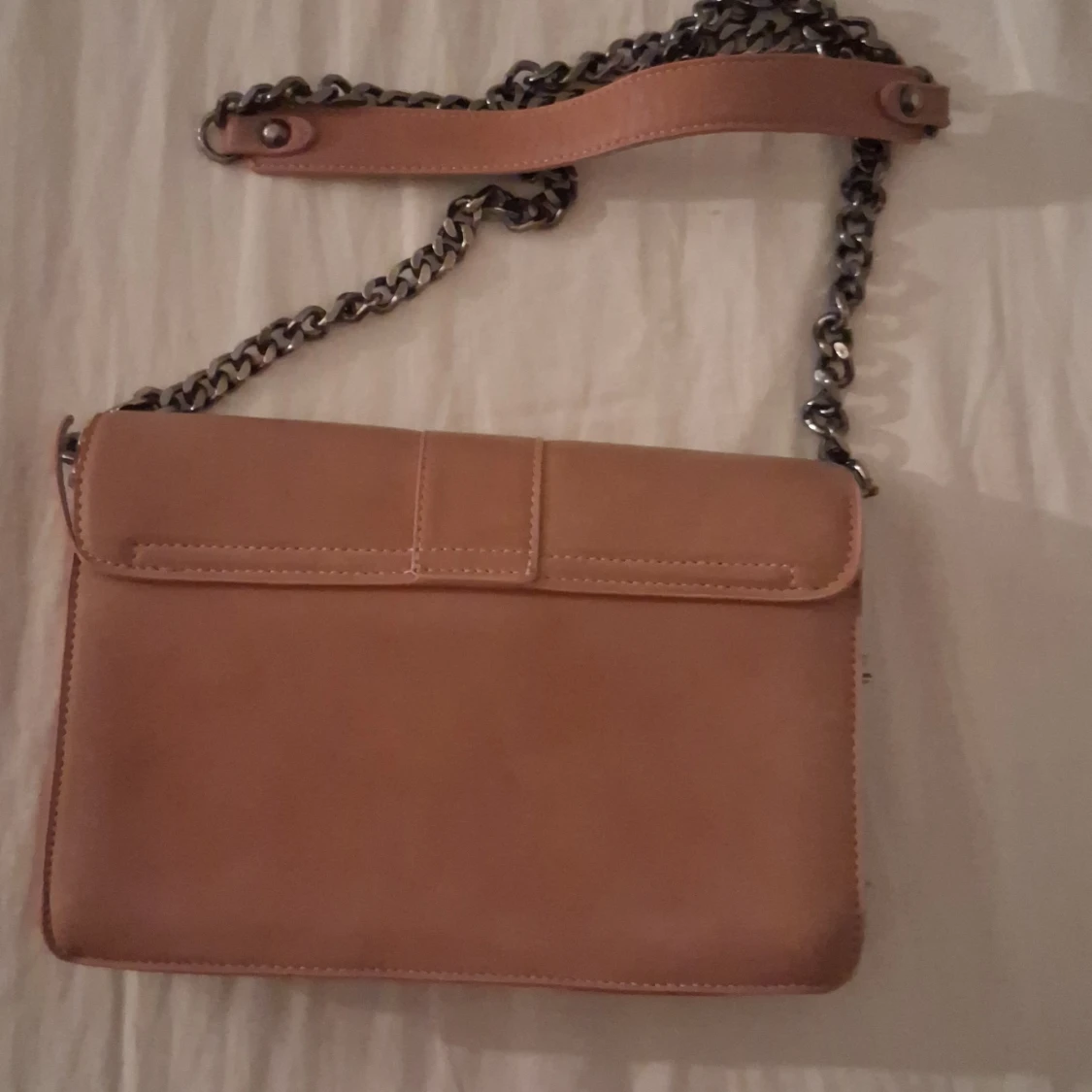 Beige axelväska från Gina Tricot - 90