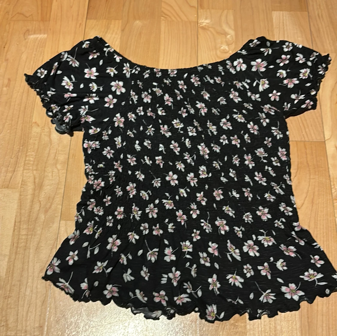 Blommig topp från Lindex  - 90