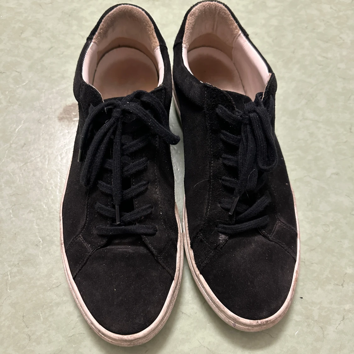 Svarta sneakers i mocka - 91