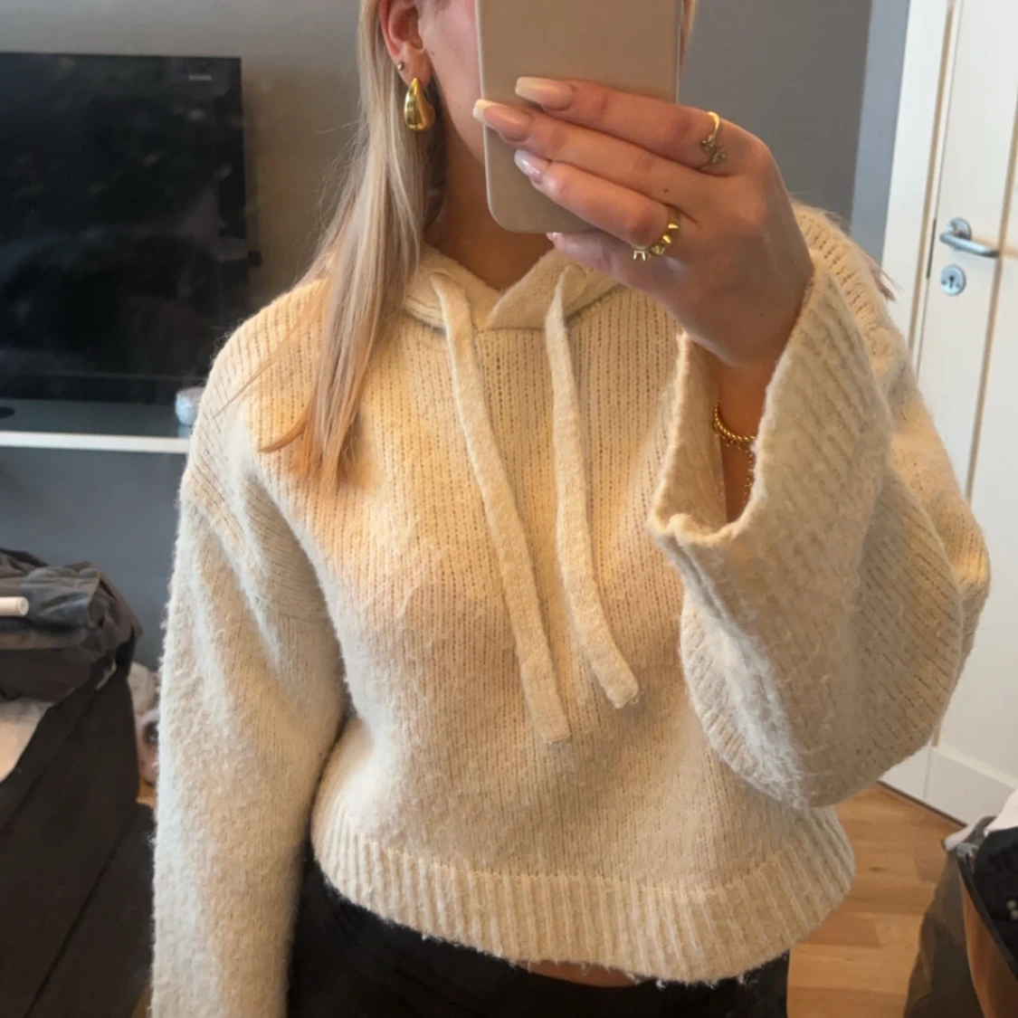 Beige stickad hoodie