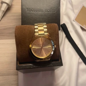 Klocka - Michael Kors - Fin och ny klocka från Michael Kors, kom privat vid mer funderingar 🙏