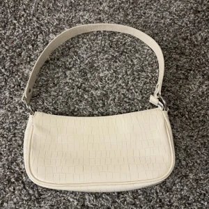Vit väska - Söt väska som aldrig används💕