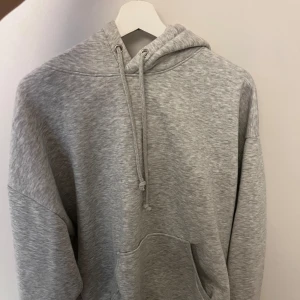 Grå mega hoodie bikbok - Fin hoodie som aldrig är använd. 