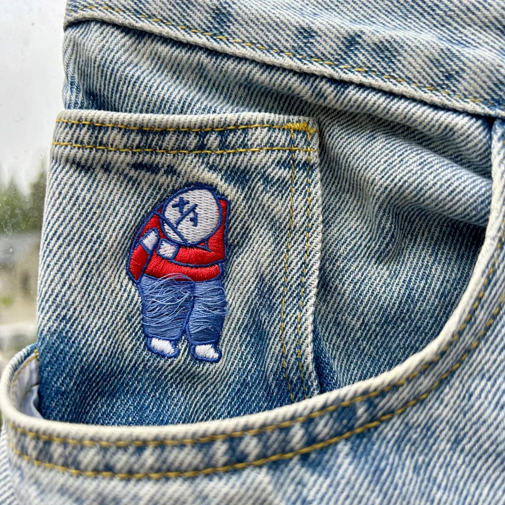 Ljusblå Polar Big Boy Jeans i storlek L. Väldigt bra skick.  Gamla loggan i fickan. . Jeans & Byxor.