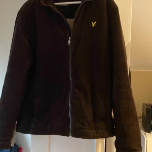 Vinter jacka lyle scott  - Fin manchester jacka, säljer eftersom den inte passar längre storlek M