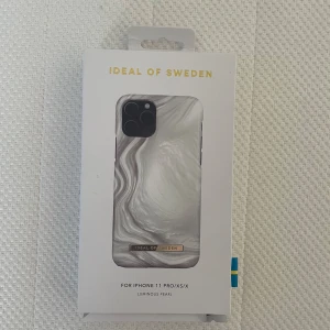 Mobilskal - Säljer ett oanvänt iphoneskal från ideal of sweden i originalförpackning❤️ Passar iPhone 11 pro/Xs och X