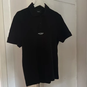 Axel Arigato piké - Axel Arigato pike, strl M, svart, använd 3 gånger.