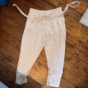 två byxor  - rosa byxor - 48 - från Bik Bok svarta - XL - Ava från Lindex 