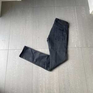 Replay Anbass Jeans  - Säljer nu dessa svart/gråa replay Anbass jeans, skriv för fler bilder/frågor🙌🏼