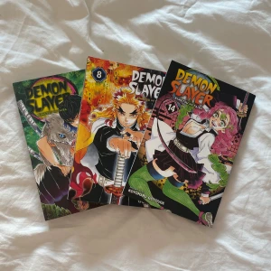 Demon Slayer manga - Volym 7, 8 och 14 av Demon Slayer. Säljer alla för 200 kr. Separat 70 kr per. 