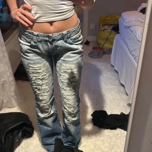 Jeans med hål  - Intressekoll på dessa sjukt snygga jeans med hål💗