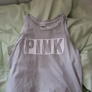 PINK victoria's secret tank top - Knappt använd och jätte fin! 