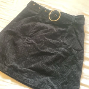 Kjol  - Supersöt kjol med inbyggt bälte💓