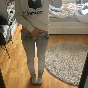 Lågmidjade jeans  - Super fina jeans som tyvär är för små!!!💗