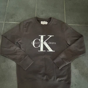 Calvin Klein sweatshirt - Storlek S/M , svart/grå sweatshirt