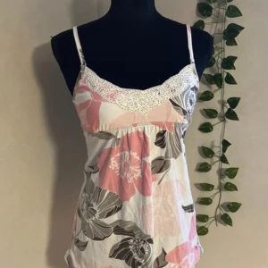 Abercrombie & Fitch linne - Jätte fint linne från Abercrombie & Fitch😍😍  Storlek M men passar S, provdockan är strl S. 