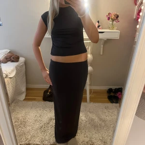 gina set  - sååå snyggt set från gina som tyvärr inte kommer till användning, jättebra skick. diskuterbart pris vid snabb affär 💕💕💕💕💕