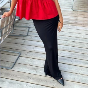 Nelly kjol - Kjol ifrån Nelly som tyvärr var för kort på mig som är 170💗