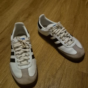 Adidas Samba - Mycket bra skick, strl 34, sköna