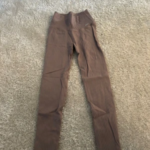 Träningsbyxor - Träningstights från Aimin. Enbart testade