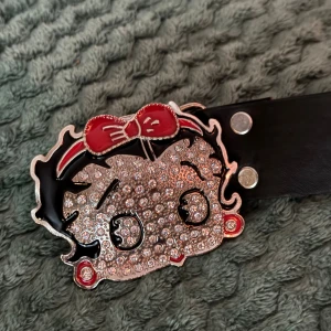 Betty Boop rhinestone belt y2k - Skitfett betty boop-bälte med fint skimrande rhinestones, toppskick 