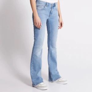 Bootcut jeans low waist - Lager 157 jeans, low Waist och bootcut. Skriv för egna bilder om du är intresserad🫶