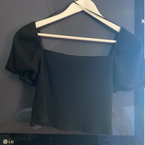 Topp - Fint skick! Lite tjockare i tyget. 