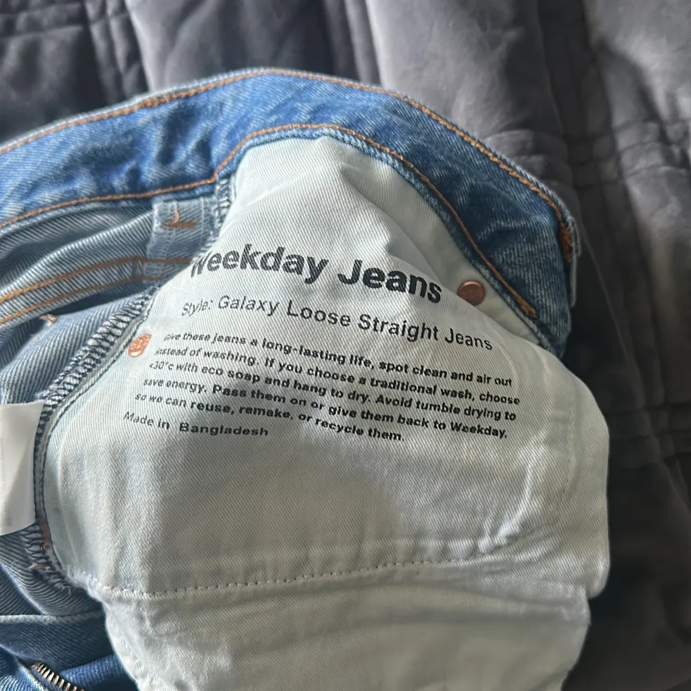 Weekday jeans, strl 33/32. Blå. Gjorde dem fransiga själv. Annars som nya. Jeans & Byxor.