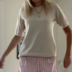 Vit stickad tröja - Från hm. Aldrig använt, helt ny storlek S. Material akryl och polyester. Bomull.